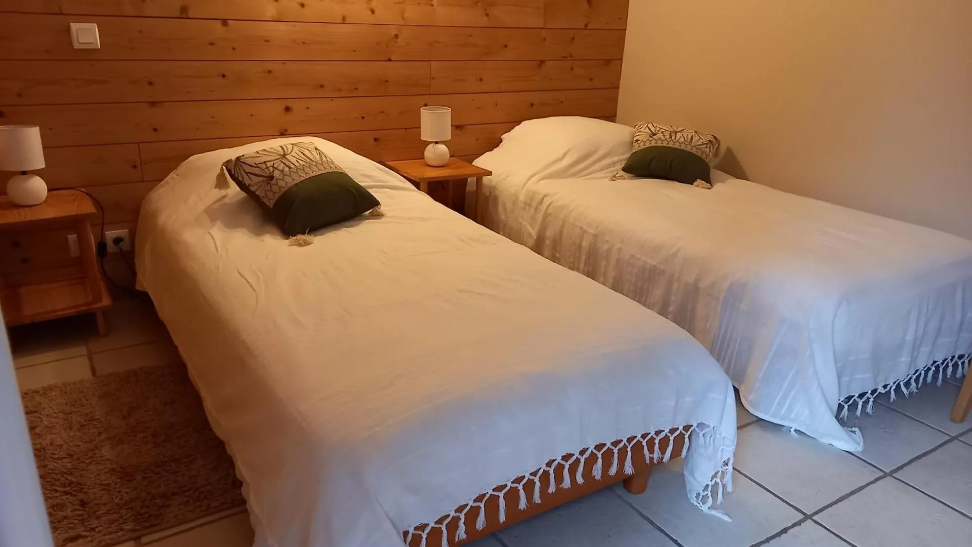 לינה וארוחת בוקר Arras-en-Lavedan Chambres D'Hotes Le Gentil Home צרפת